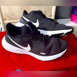 Size 8 Nike Shoes.